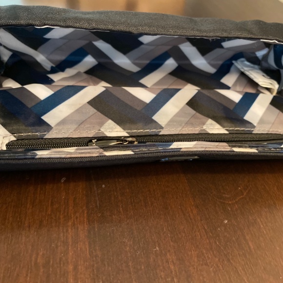 LUG Mini Travel Case - Picture 3 of 11